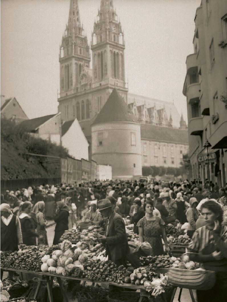 Pod zidom 1935. godine